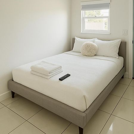 Modern Home - Termpurpedic Queen Bed, Laundry, Free Parkging, Ev Tesla Hollywood Zewnętrze zdjęcie